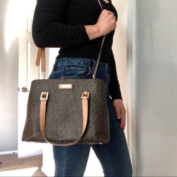 Calvin Klein Handbags - 🆕 CALVIN KLEIN CROSSBODY/SHOULDER BAG